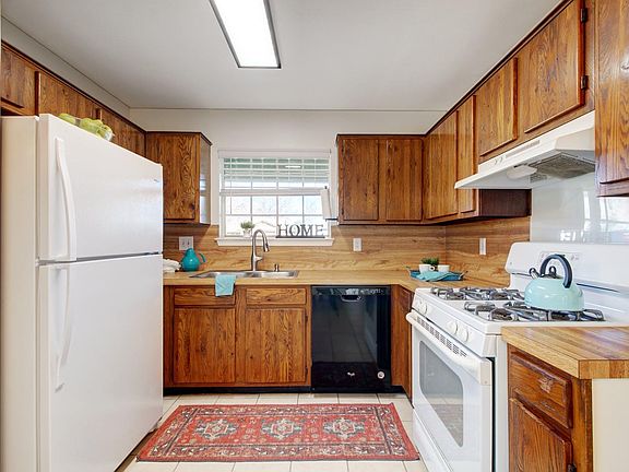 3rd image of 1813 Gracy Farms Ln #B