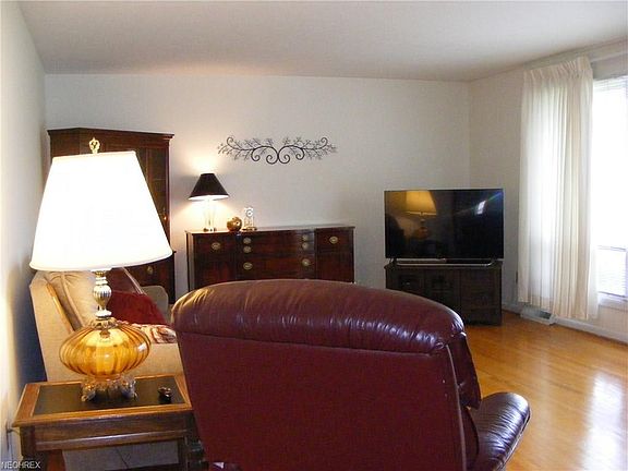 4th image of 502 Stafford Dr