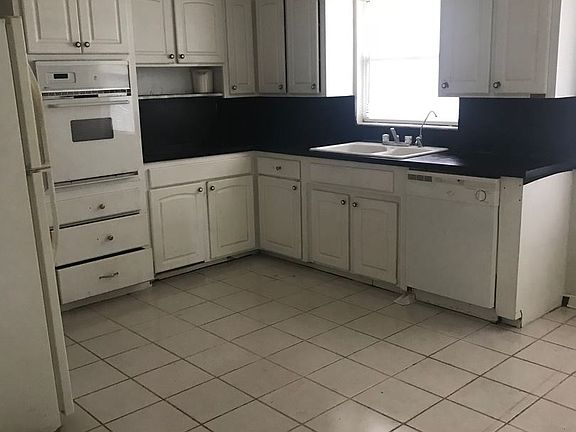 4th image of 1402 N Maryland Ave