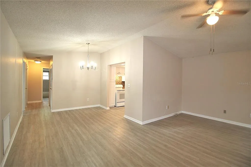 3 bed, 2.0 bath, 1200 sqft, $2,200 — Photo 2
