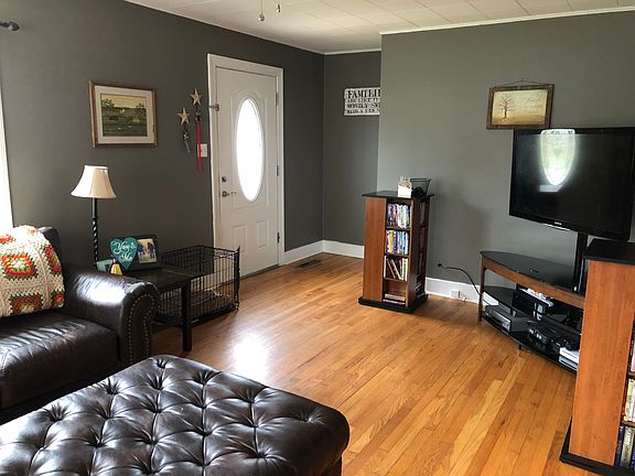 5th image of 209 N McNary St
