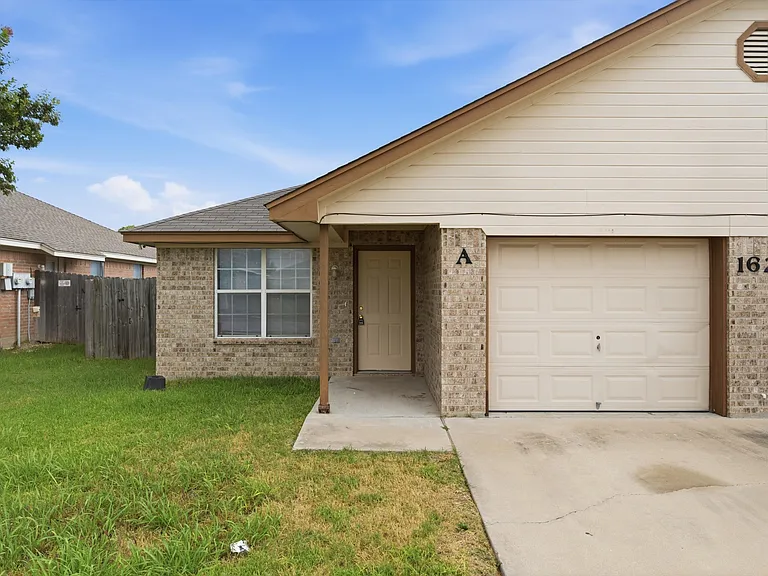 1623 Yuma Trl #A — Photo 2