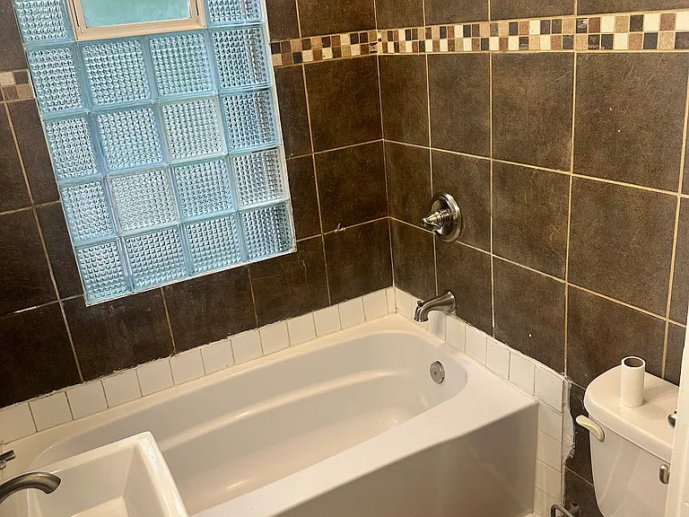 2546 W Medford Ave — Photo 8