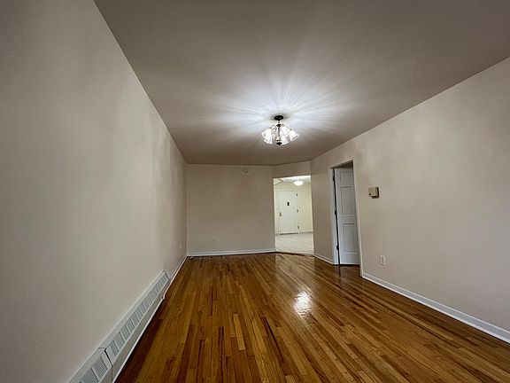 4th image of 7421 58th Ave #1