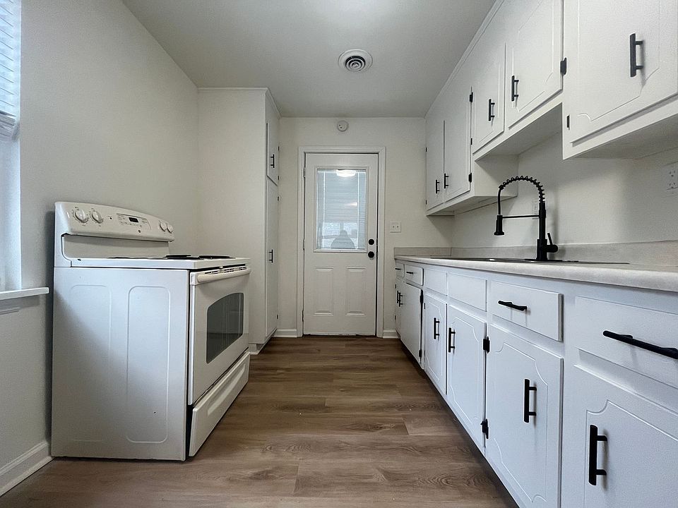 1st image of 6 Easy St