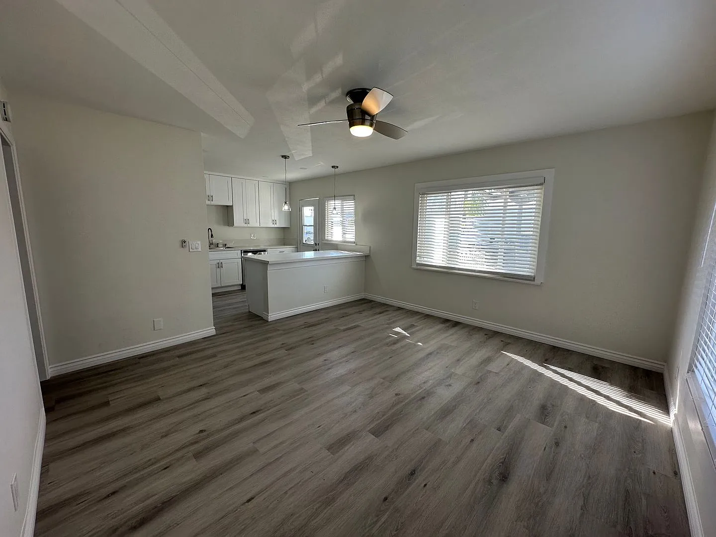 240 W Collins — Photo 4