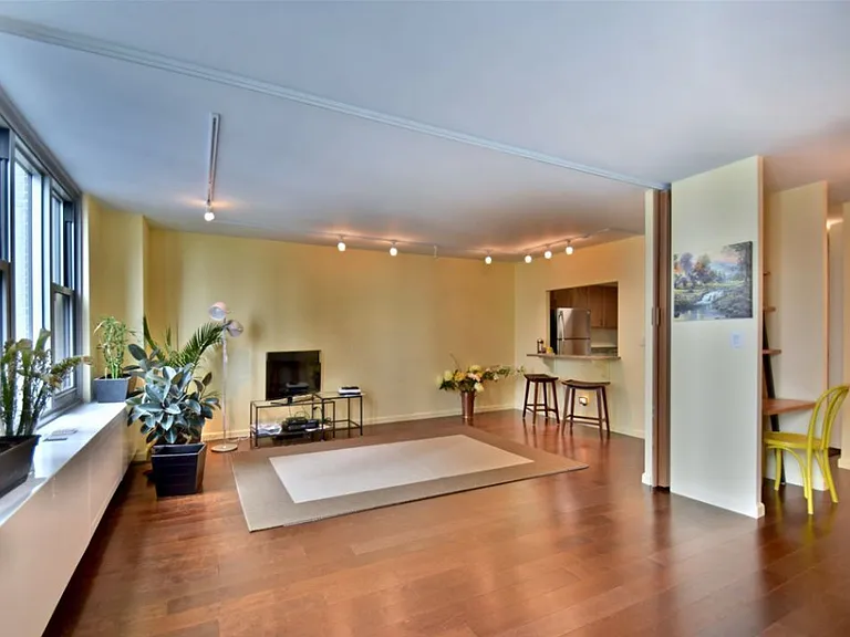 400 E Randolph St #3321 — Photo 4