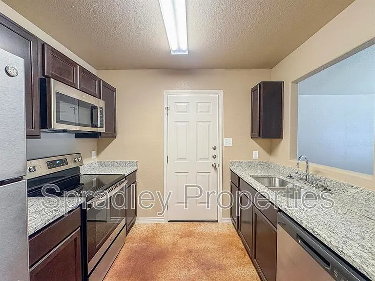 1013B Llano Ct — Photo 5
