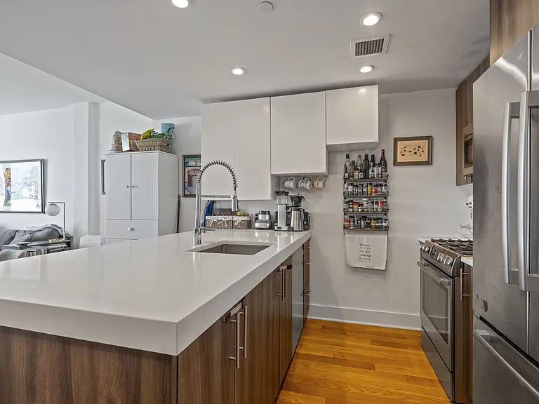 47-28 11th St #5B — Photo 4