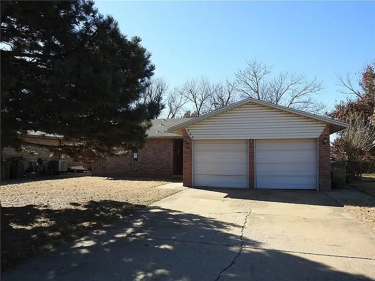 728 Garden Grv — Photo 4