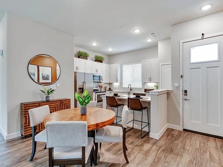 VLux Stoneridge — Photo 75