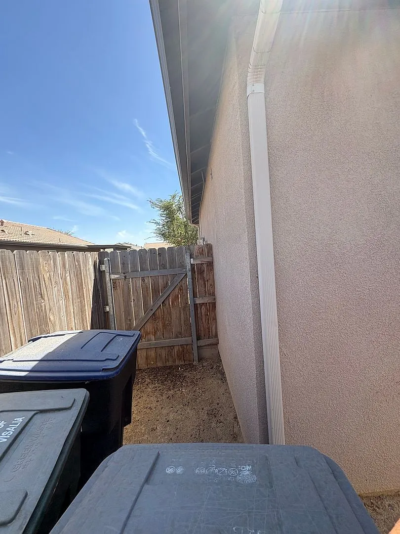 Beautiful home in a gated community Rent Ready! — Photo 4