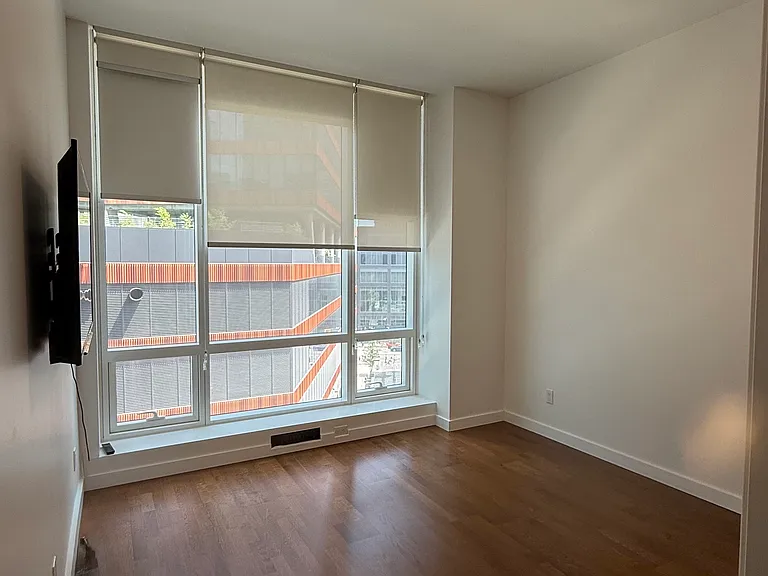27-12 42nd Rd #6G — Photo 5