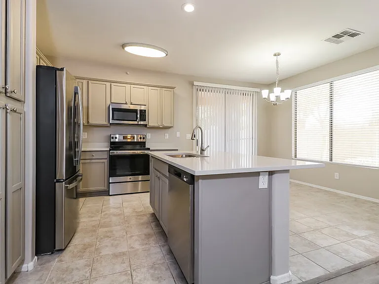 15233 W Banff Ln — Photo 7