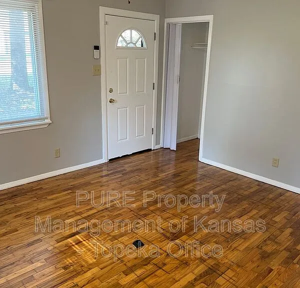1926 SE Michigan Ave — Photo 5