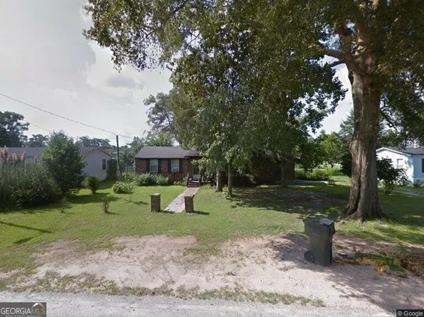 210 Cedar Ave, Claxton, GA 30417