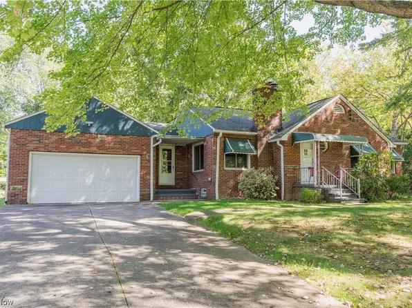 2085 Bigelow St, Akron, OH 44314