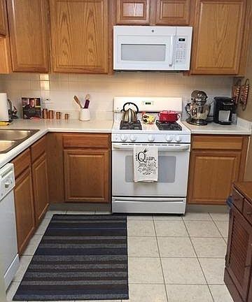 5th image of 1145 N Sterling Ave Unit 202