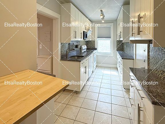 3rd image of 22 Chiswick Rd APT 2