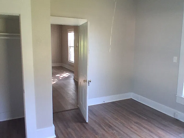 101 E Phillips St — Photo 14