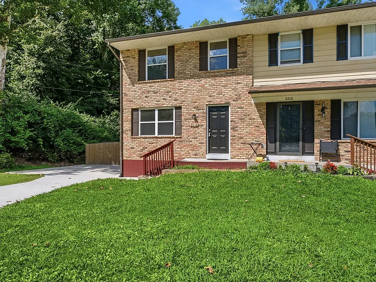 2216 Jackson Dr — Photo 3