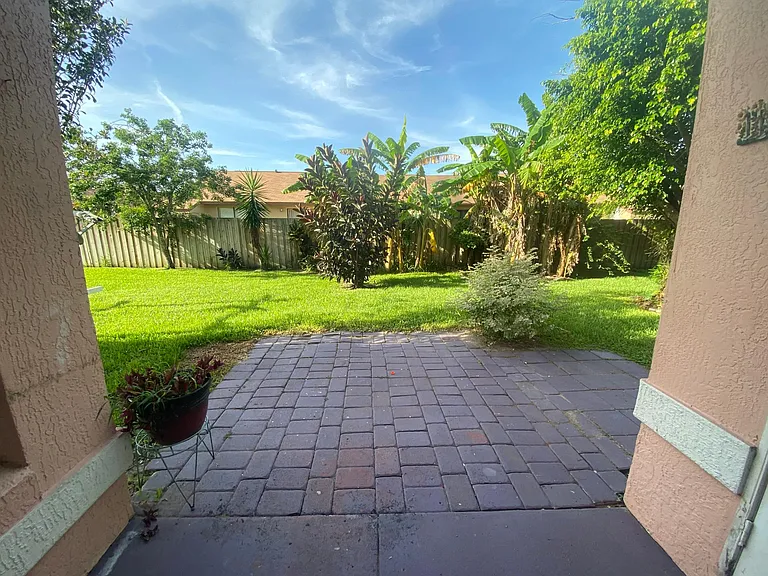 842 Monopoly Ct — Photo 19