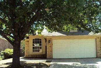 1st image of 916 Plantation Dr