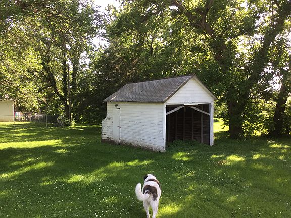 Garage included w/o dog 