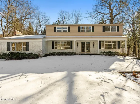 11 Valdepenas Lane, Clifton Park, NY 12065