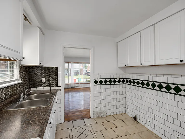 15630 Sprenger Ave — Photo 14