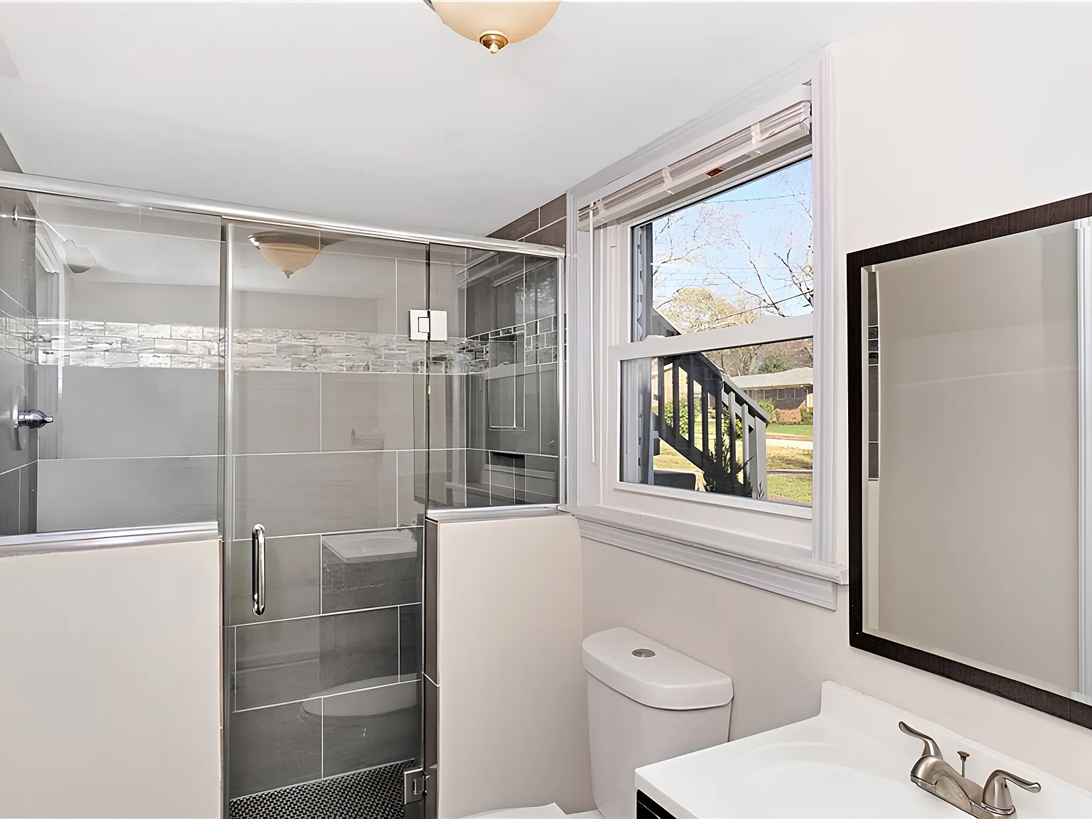 4 bed, 2.0 bath, $624 — Photo 4