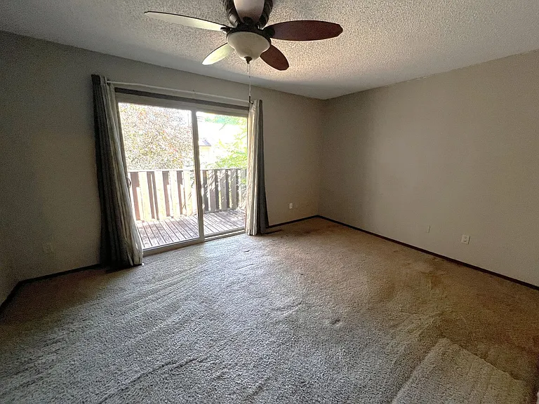 434 Hawaii Ct — Photo 9