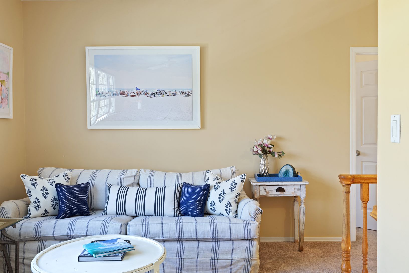  2ND FLOOR SITTING AREA