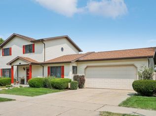 2270 W Vogel Ave, Milwaukee, WI 53221