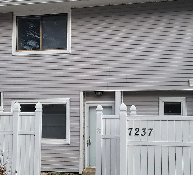 7237 Sandy Creek Dr — Photo 1