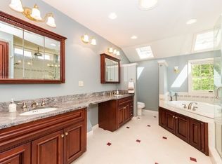 2 Stone Ter, Natick, MA 01760