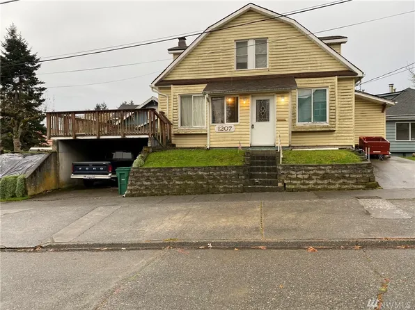 1207 8th St, Bremerton, WA 98337