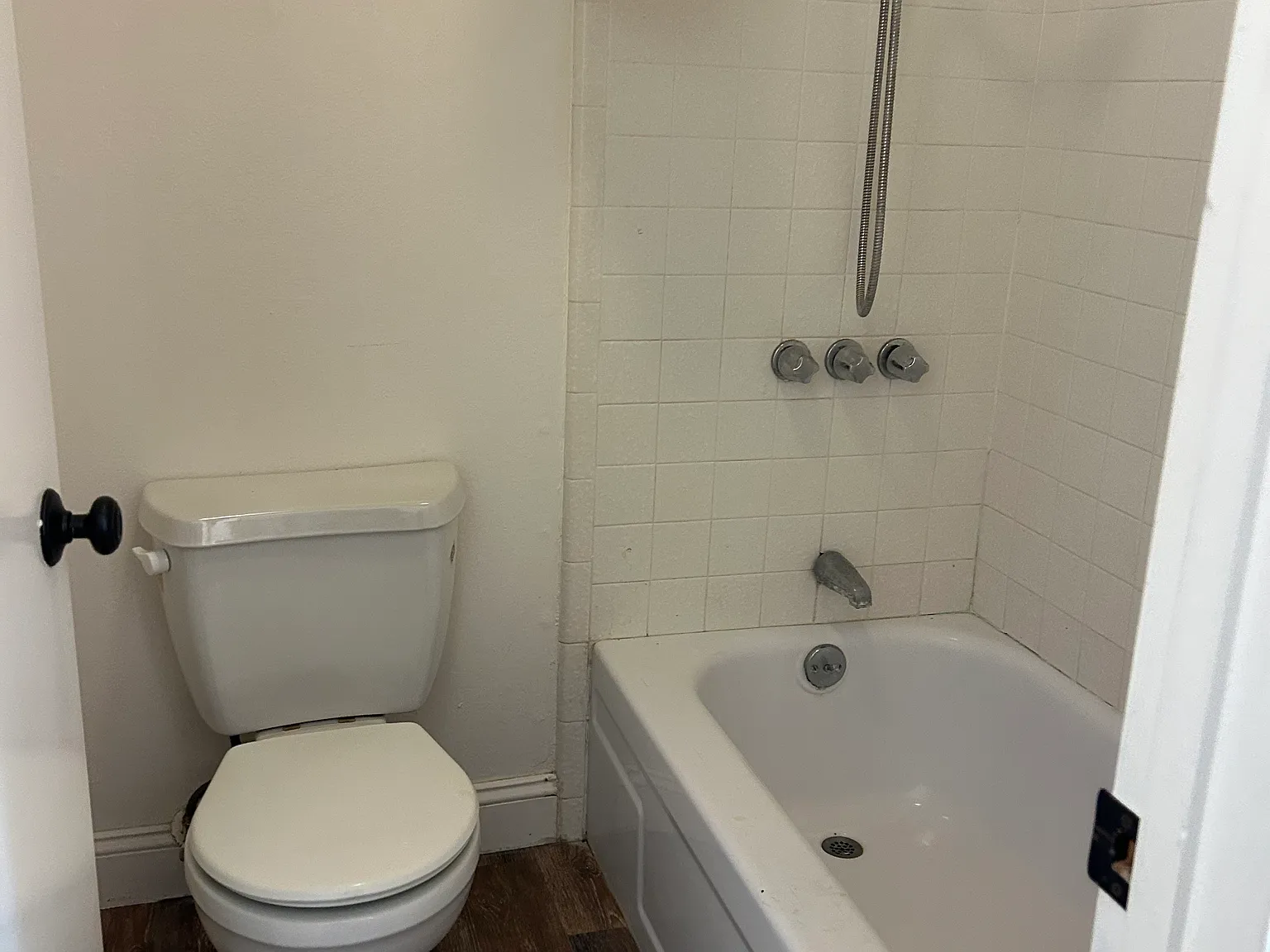 492 Van Buren St — Photo 3