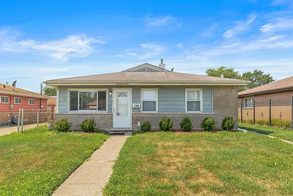 1304 Burnham Ave photo 1