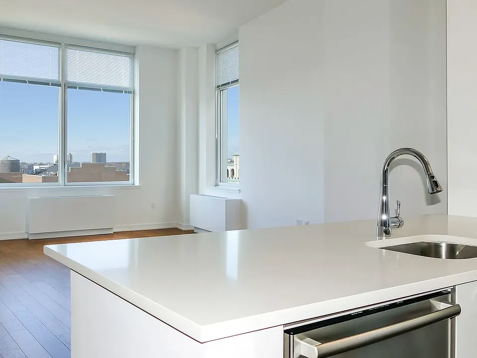 227 W 77th St #19D
