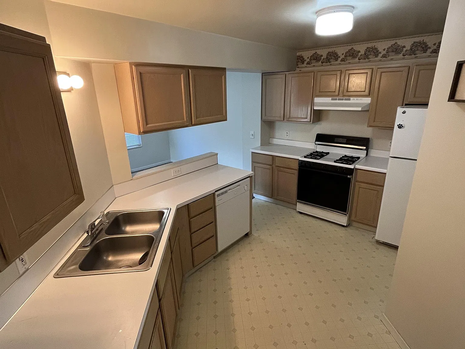 10 Family - Green Meadow Court - 8004 — Photo 1