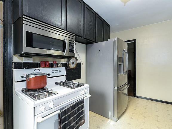 3rd image of 1822 Park Ave