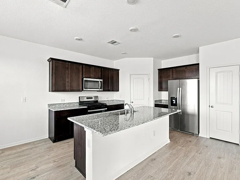 429 Brody Ln — Photo 3