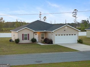 672 Lakeside Cir, Baxley, GA 31513