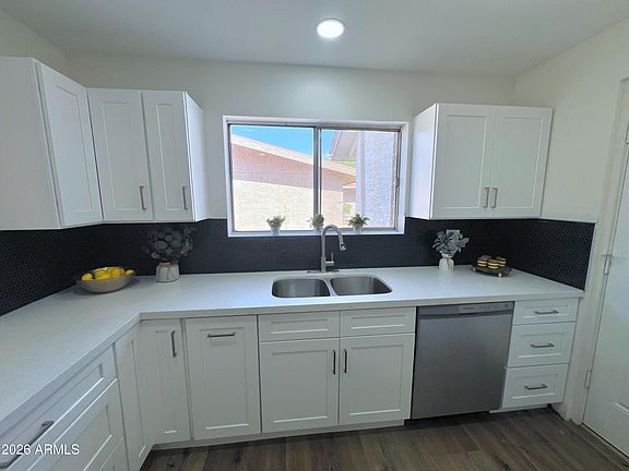 4th image of 3818 W RUTH Avenue