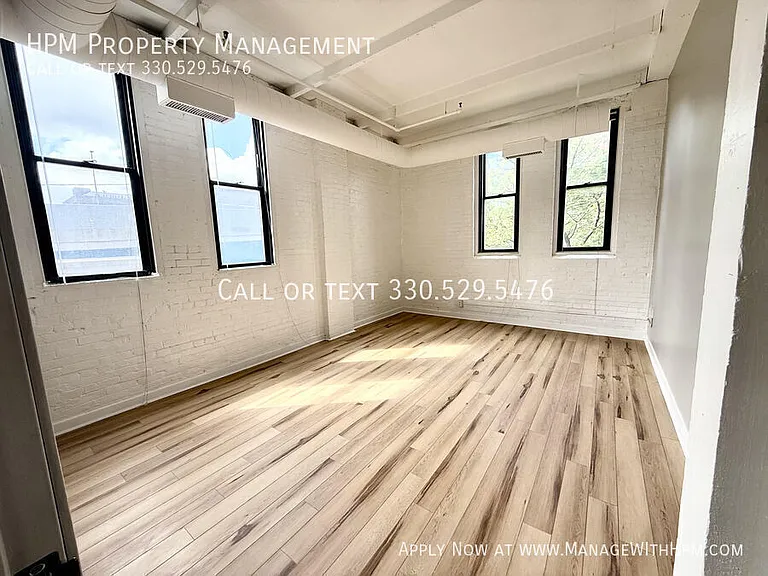 1133 W 9th Street — Photo 38