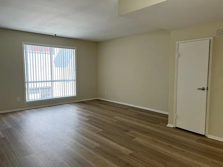 11045 Camarillo St #114 — Photo 12