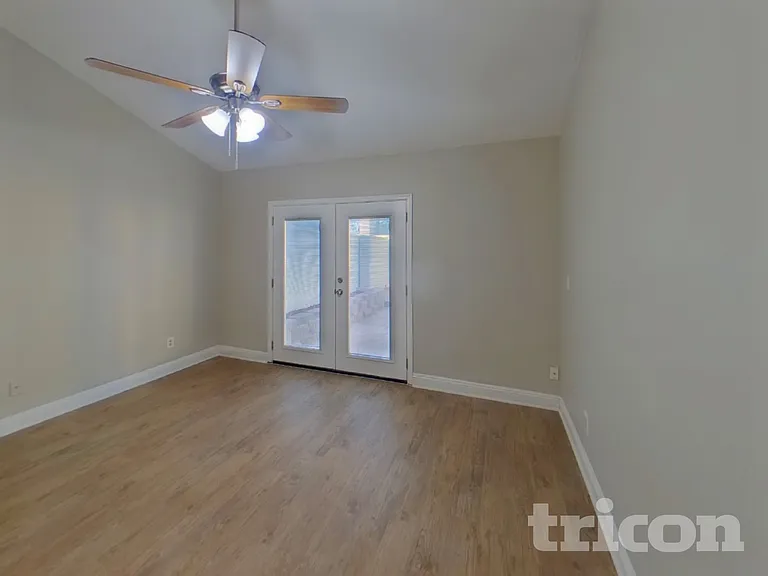1500 N Markdale #10 — Photo 8