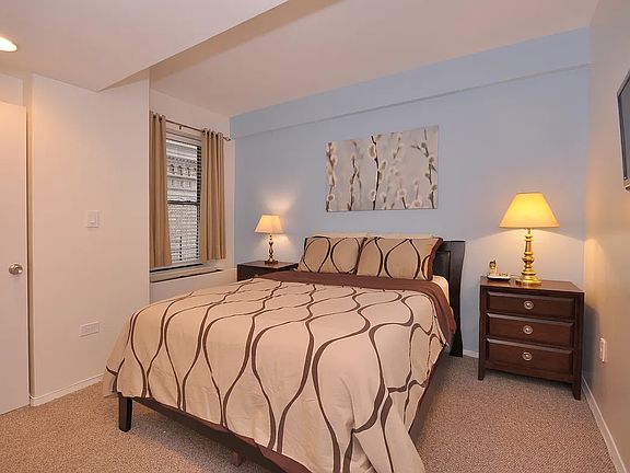 3rd image of 150 W 51st St APT 1109