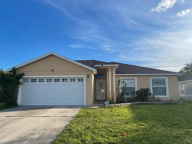 2250 Hannah Ln — Photo 2